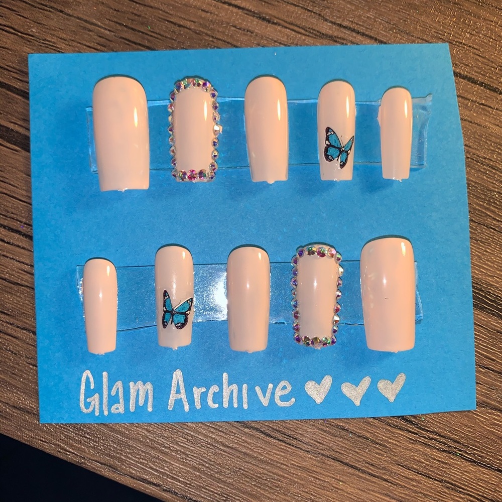 Press on nails